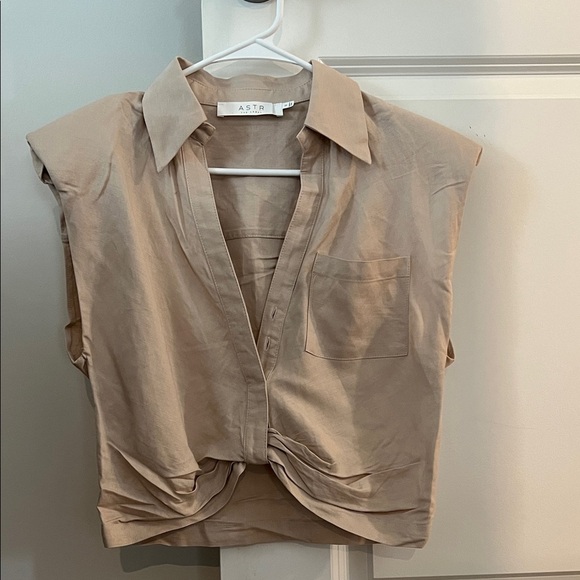 ASTR Kathlynn Top in Natural - Picture 3 of 3